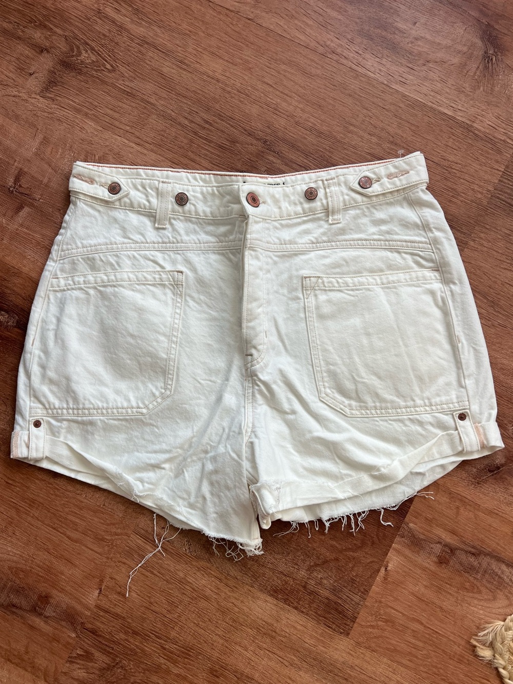 Free People We The Free Palmer Cuffed Denim Shorts Size 32 RT $98 White